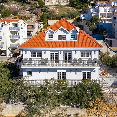 Dream House Blue Sky *