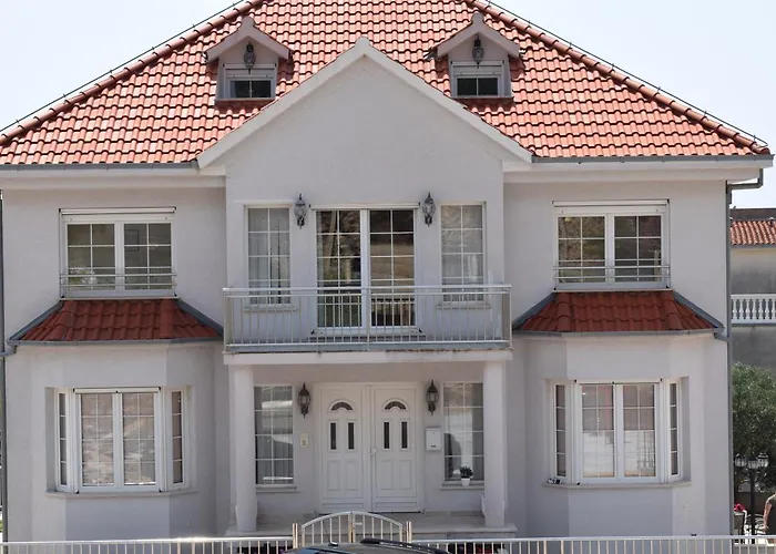 Dream House Blue Sky 奥米什