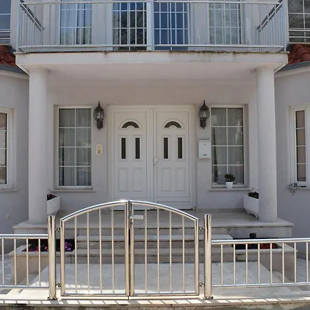 Dream House Blue Sky 오미스